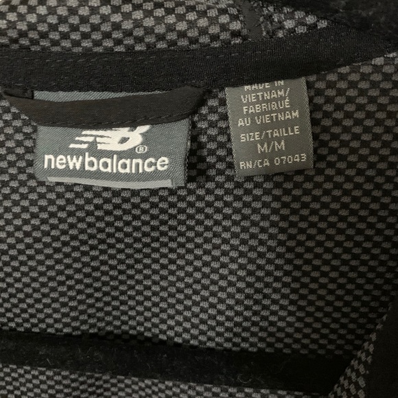 NWOT New Balance Rain Jacket - Picture 3 of 5